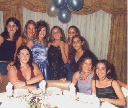 Orne, Anita, Ana, mari, Naty, Noe, Andre, Marie y yo en la mesa principal.