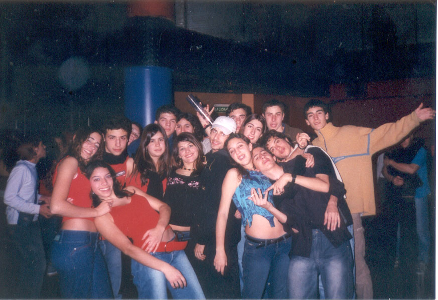 Todos en un boliche de Barilo...
