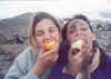 AGUS Y YO MANZANA.jpg (17991 bytes)