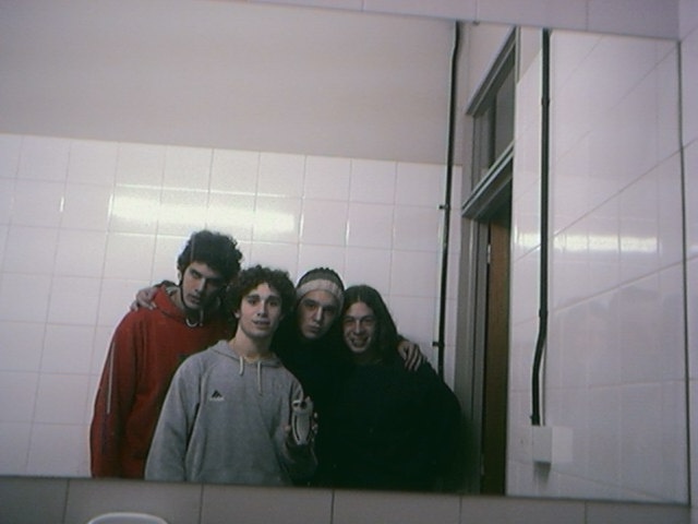 benja, cebo, martin, y yo en el ba�o