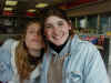 Eva y Lau en la Esso