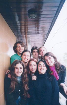 nosotros en el balcon de casa