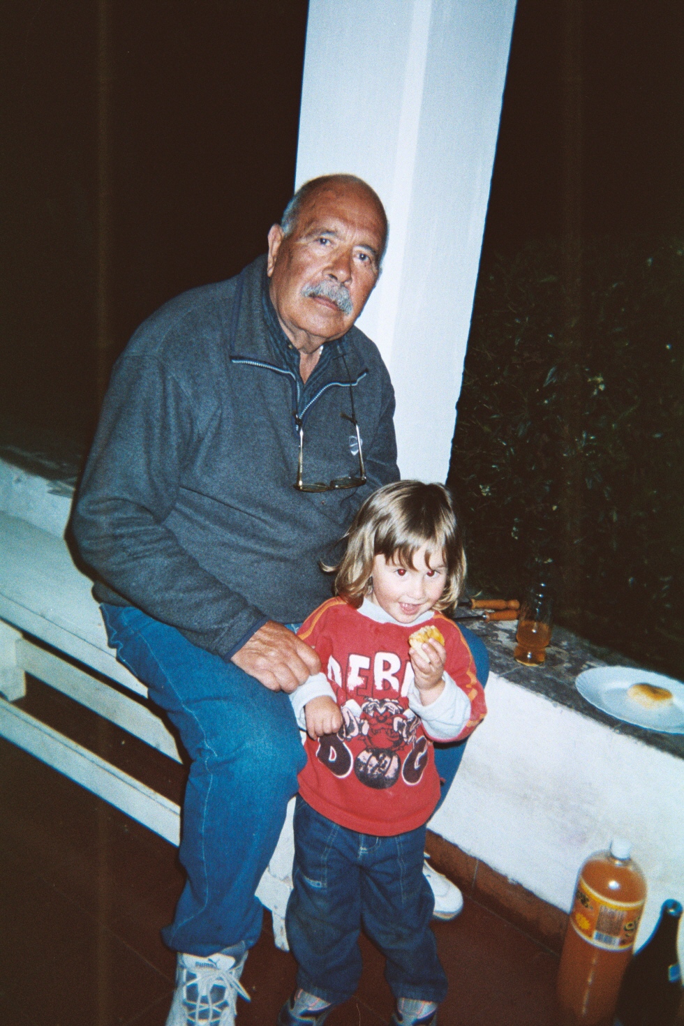 mi abuela y mi hermano