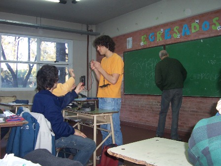 diego en clase de fisica