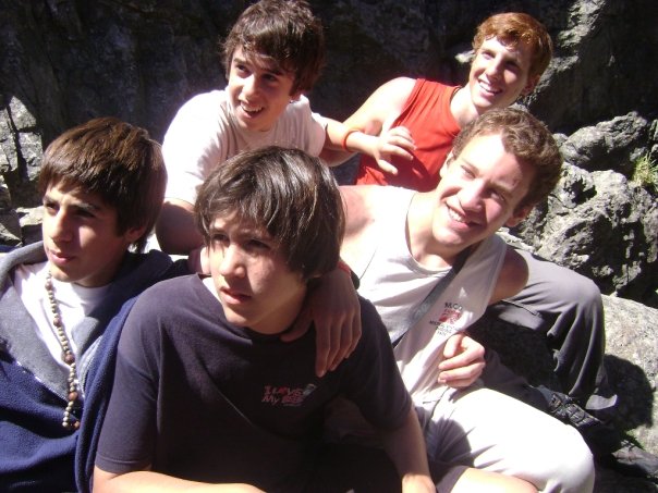 Con los muchachos posando